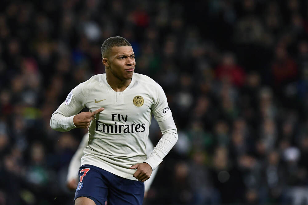 电子木鱼敲活老IP，泡泡玛特把低成本解压需求做成新爆款丨新经济观察